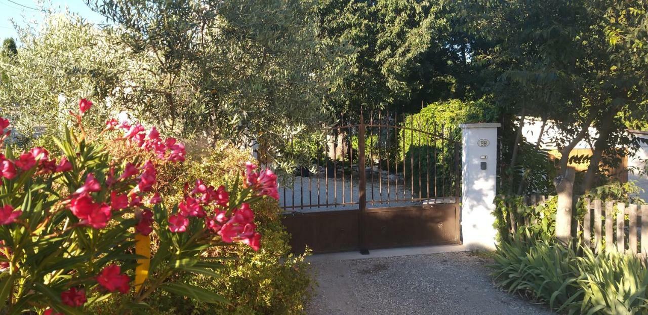 Gite Pont De Crillon Exterior foto